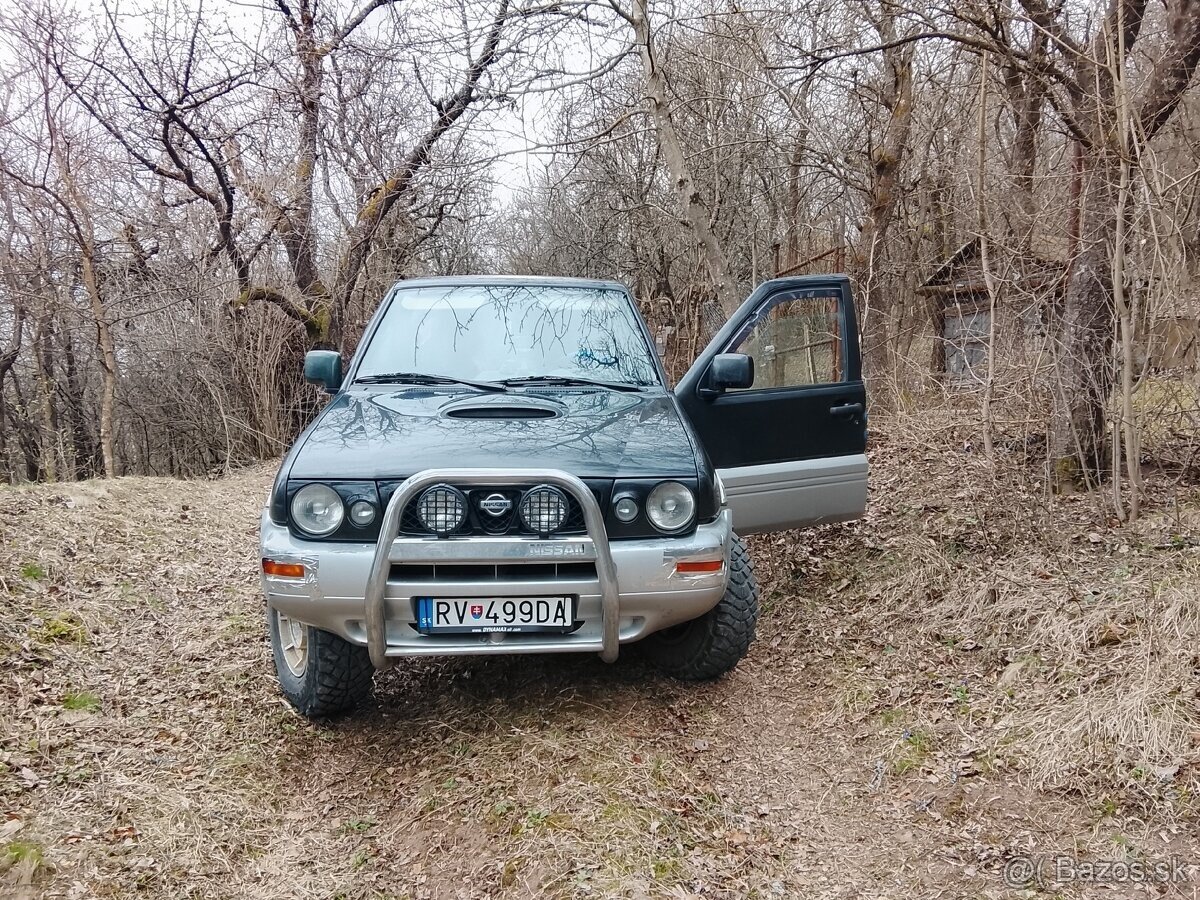 Nissan Terrano 2 2.4i 85kw - 2
