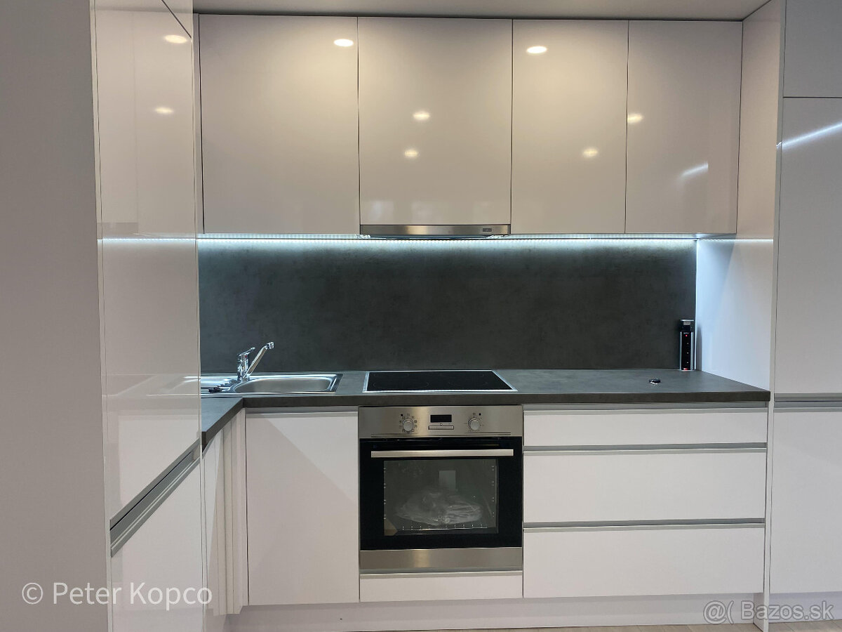 4 izbový byt , Hospodárska, kompletná nová rekonštrukcia - 2