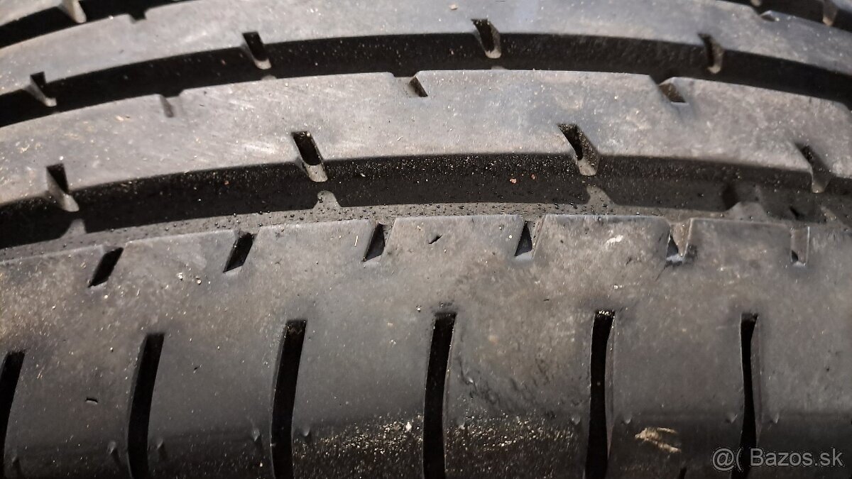 Predám 4ks slušné letné 225/55r19-99V Toyo - 2