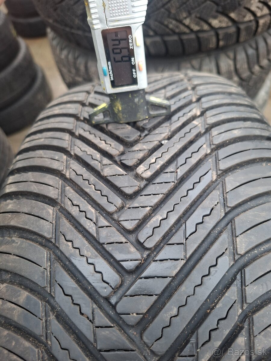 225/55R17 Hankook ceľoročne dot 22 7mm - 2
