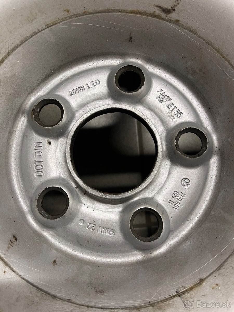 Zimná sada kolies 215/60/17 + VW krytky - 2