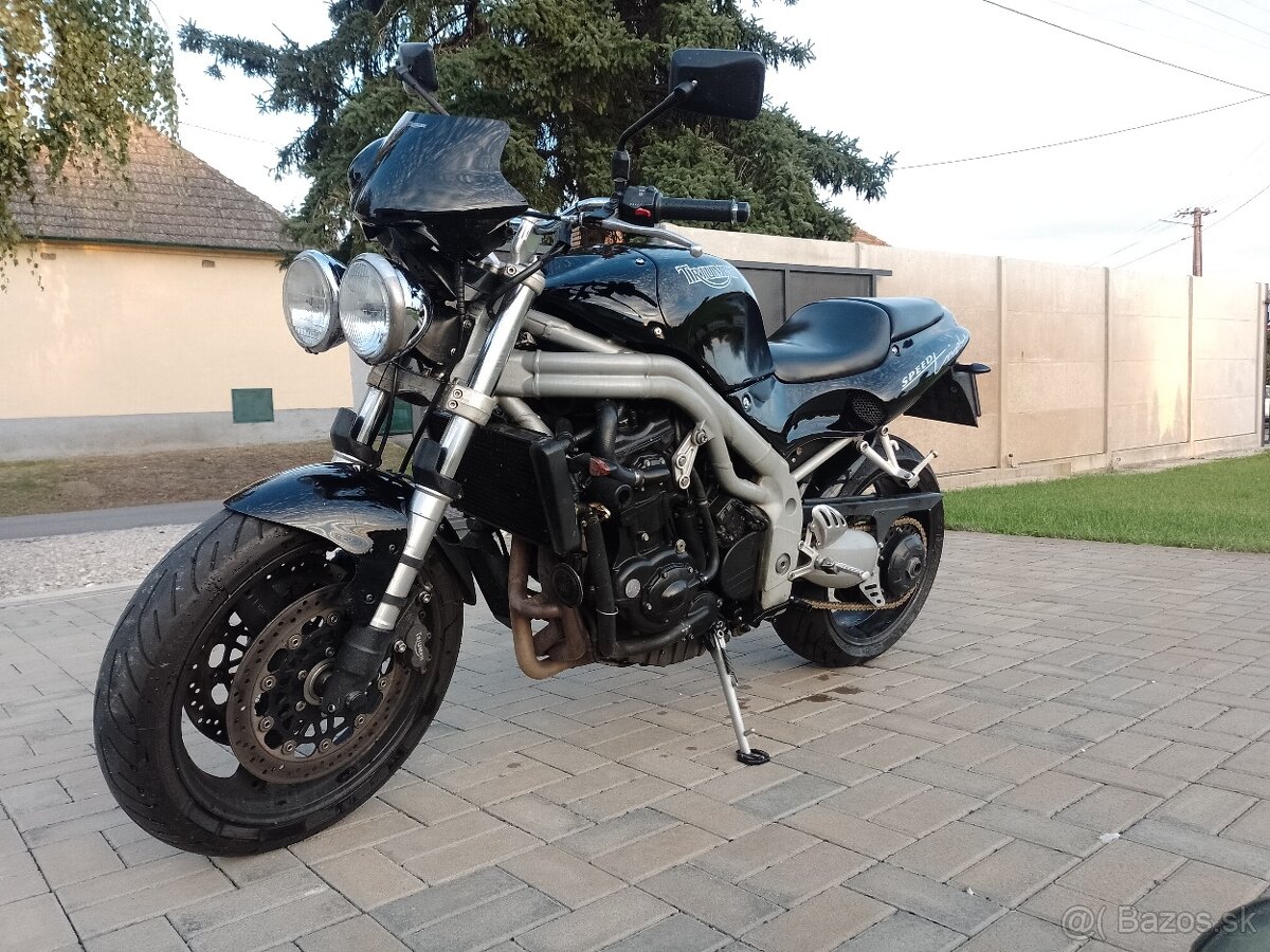 Triumph Speed Triple 955i - 2