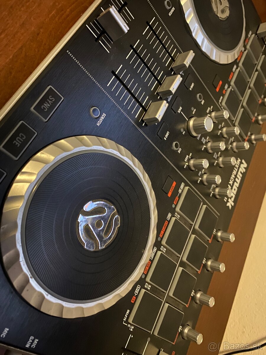 Numark MIXTRACK PRO II - 2