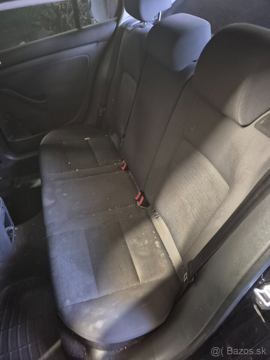 Predám sedačky pre Volkswagen Golf 5 V hatchback - 2