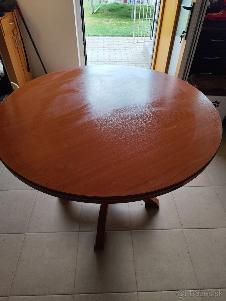 Okrúhly jedálenský stôl - 2
