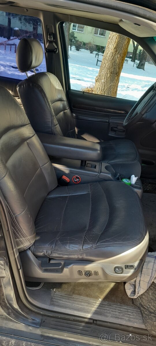 Ford Explorer - 2