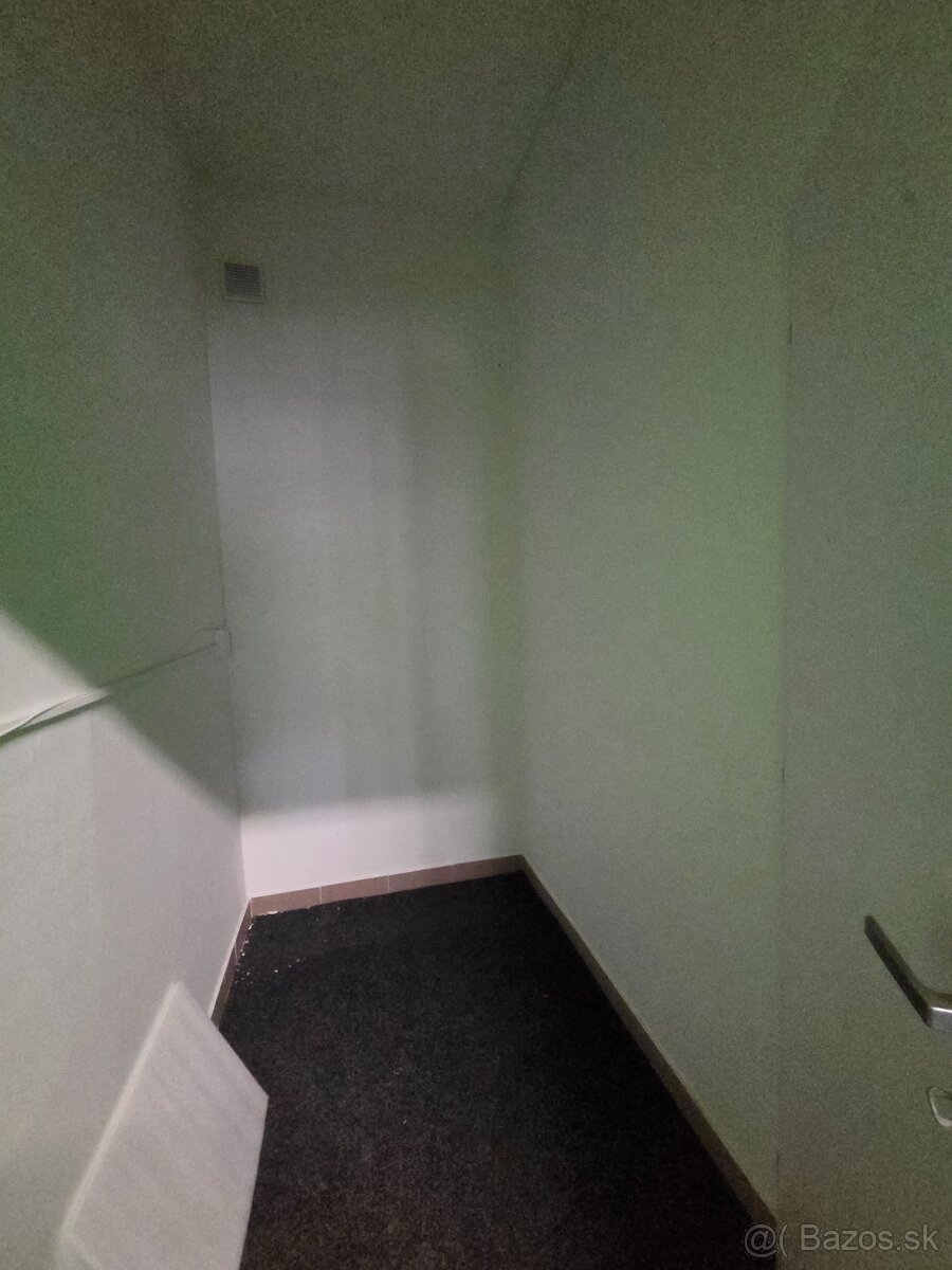 Obchodný priestor do prenájmu v Nových Zámkoch. - 2