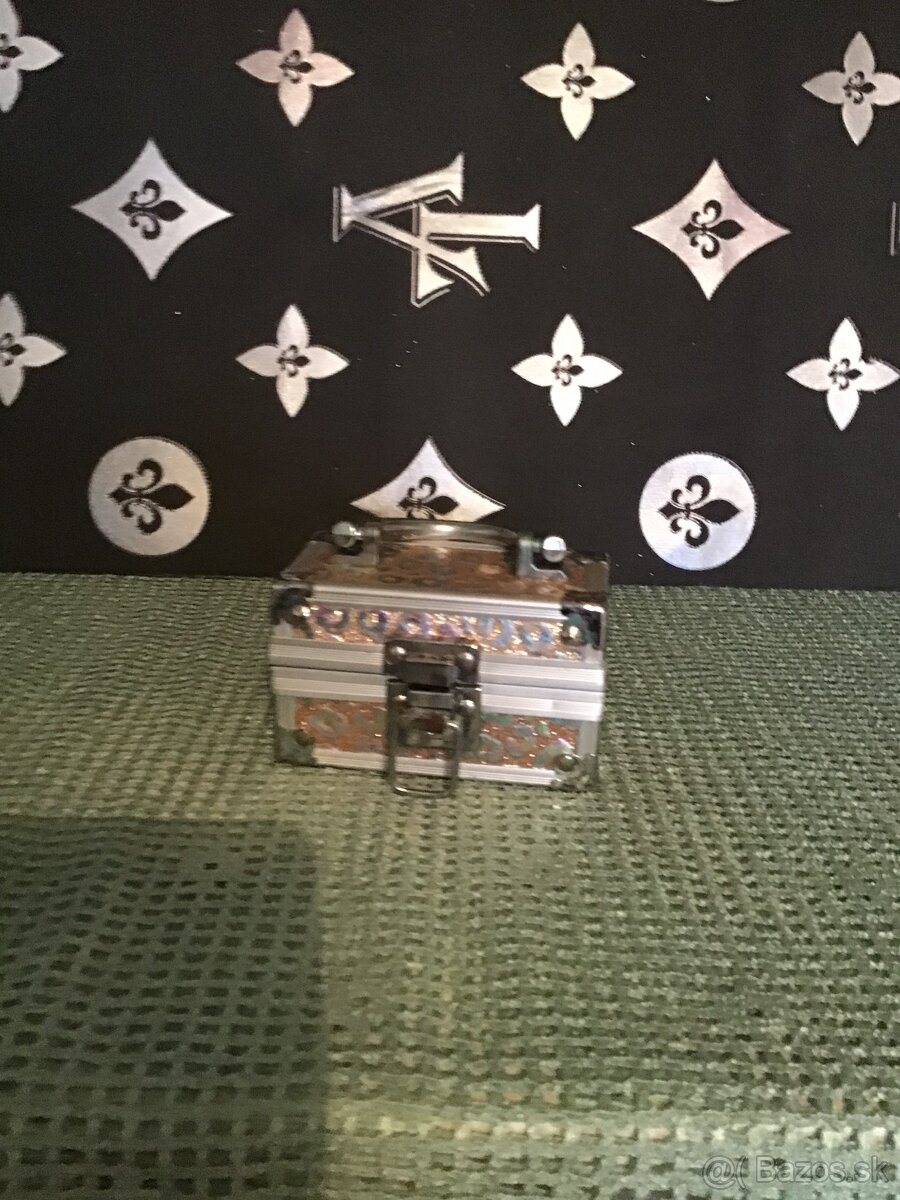 MALá STRIEBORNá KRABIčKA NA šPERKY - 2