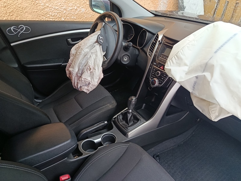 rozpredam hyundai i30 1.4 G4FA 2012 - 2