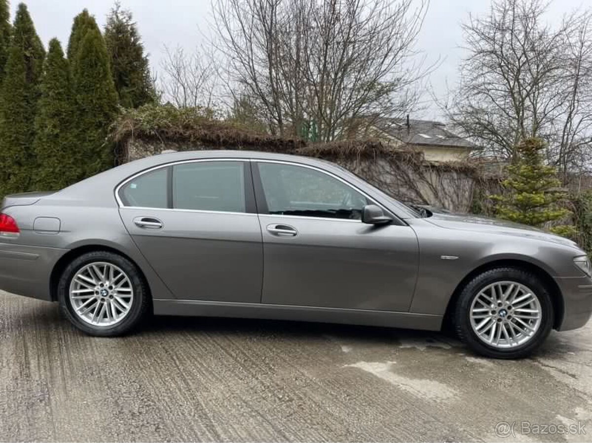 BMW 750i - 2