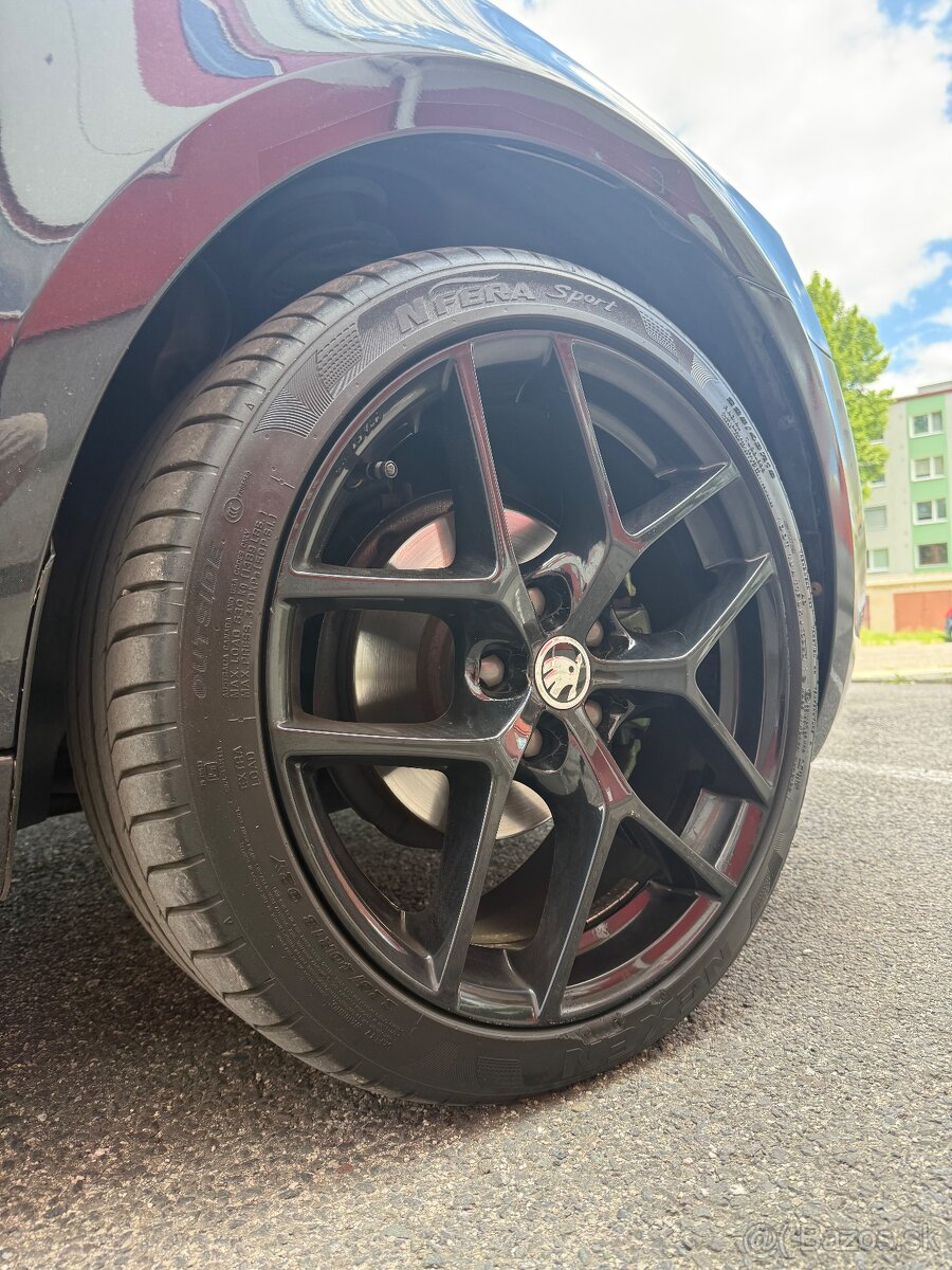 225/40 R18 - 2