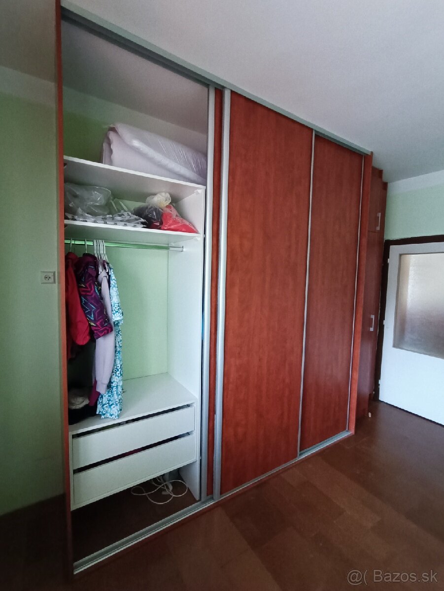 Šatníková skriňa vstavaná rolldoor - 2