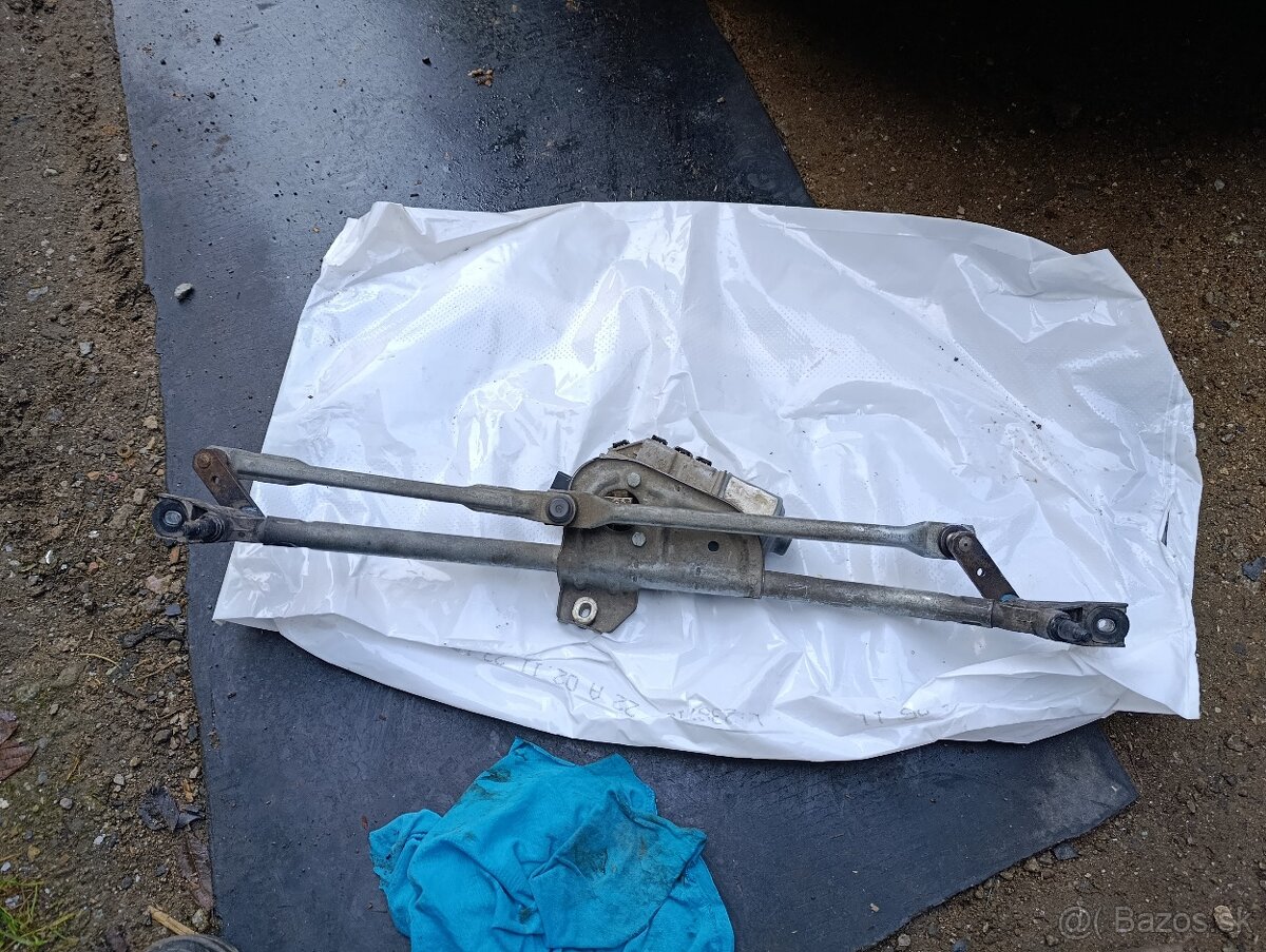 Pantograf stieračov Škoda Superb1 - 2