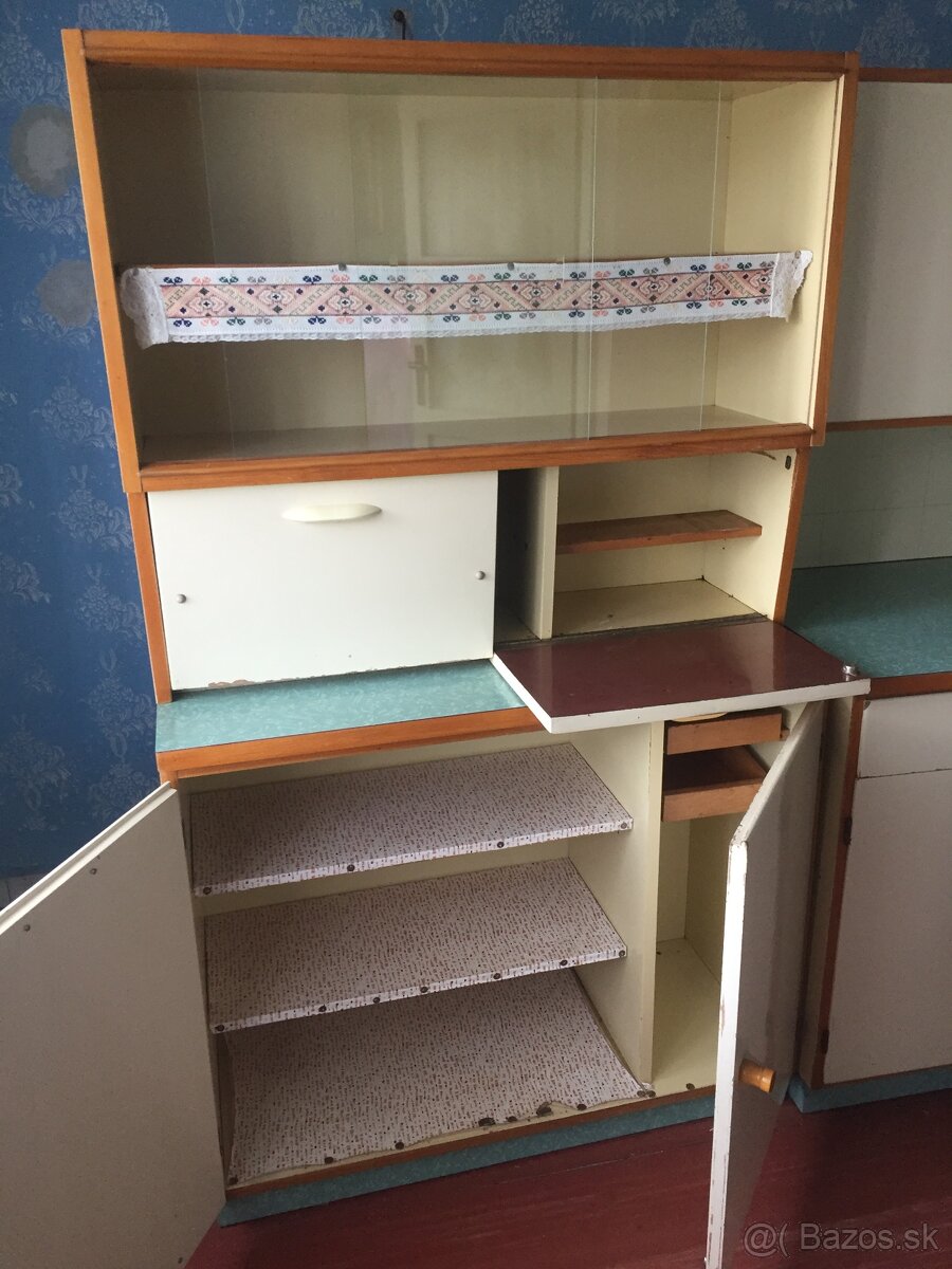 Dvojdielny kredenec. - 2