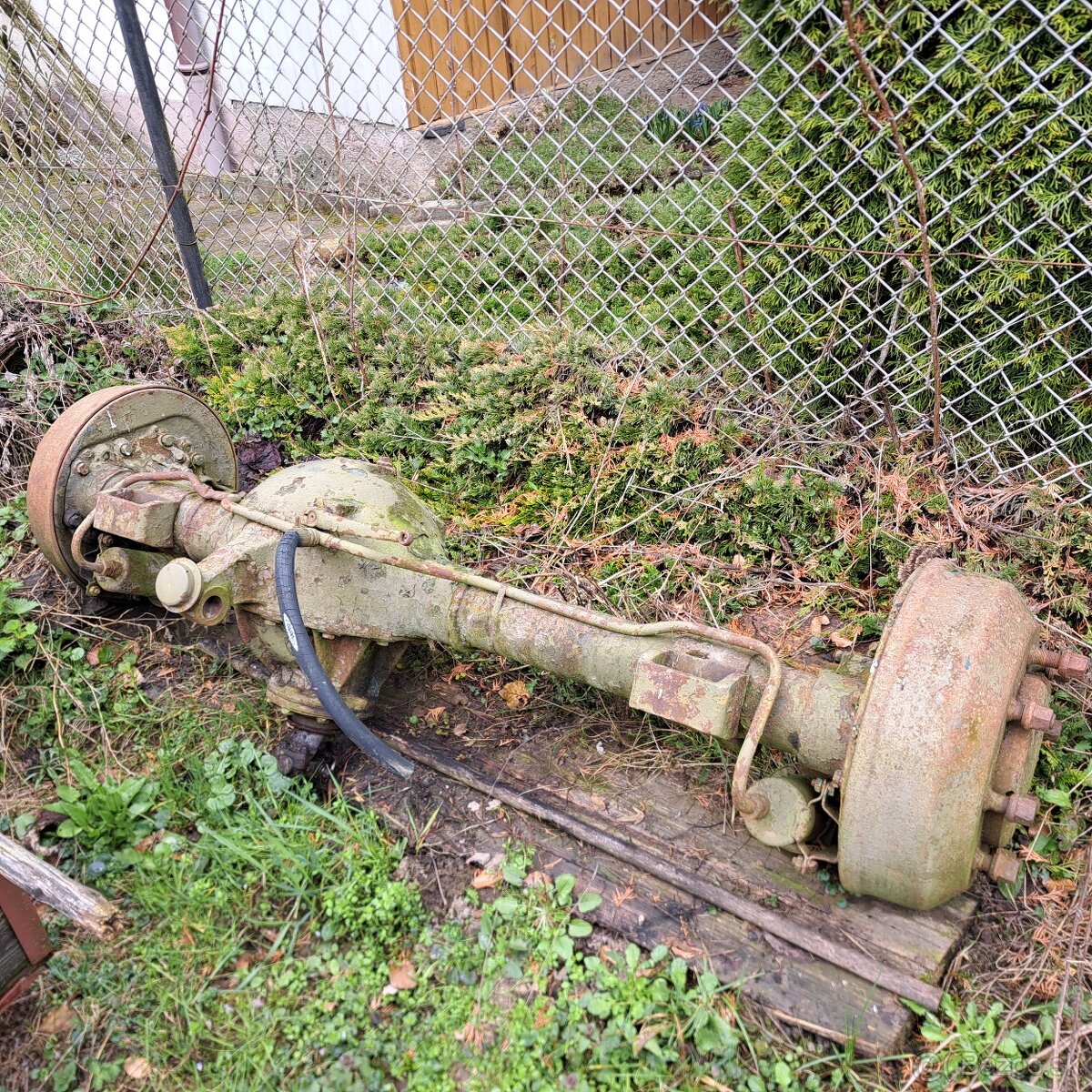 Náprava na V3s uloženka - 2