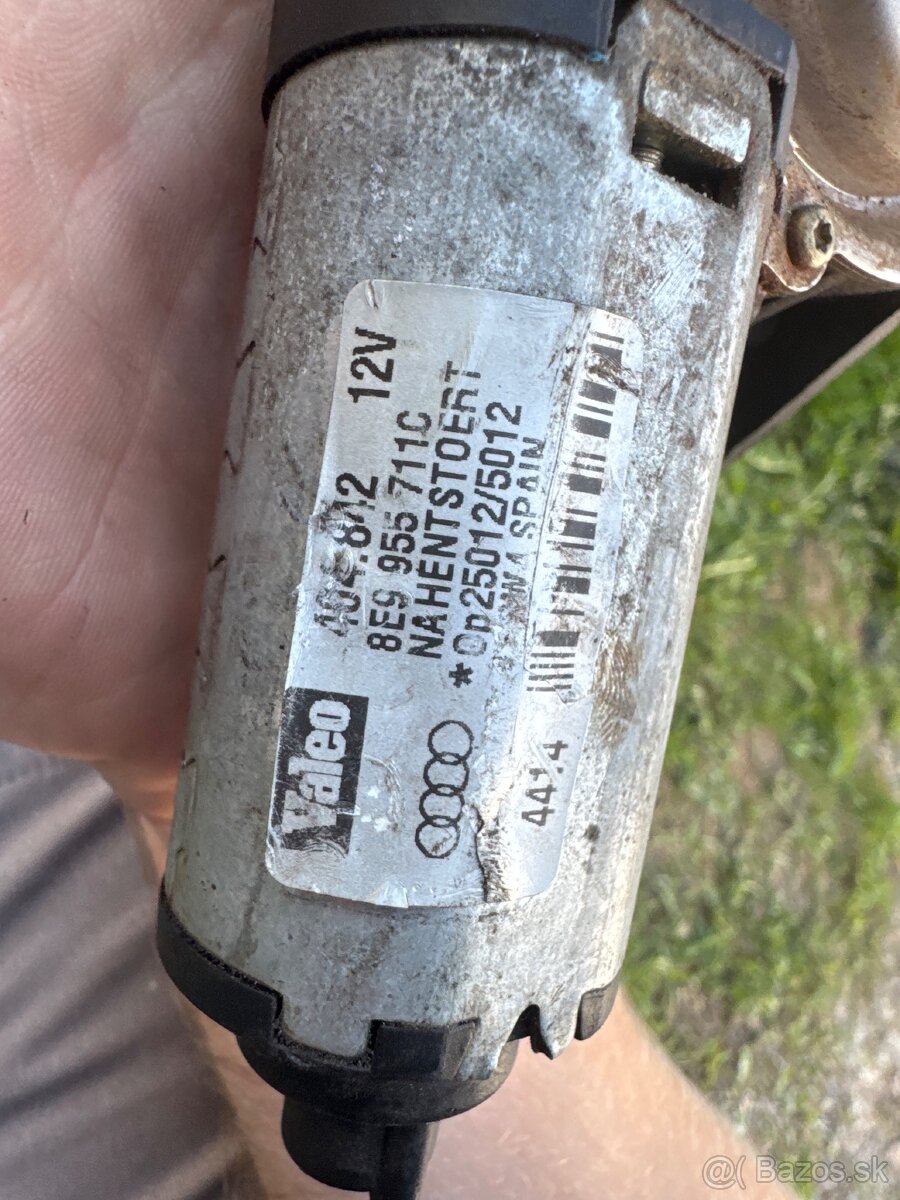 Motorček stierača zadny A4 b7 - 2