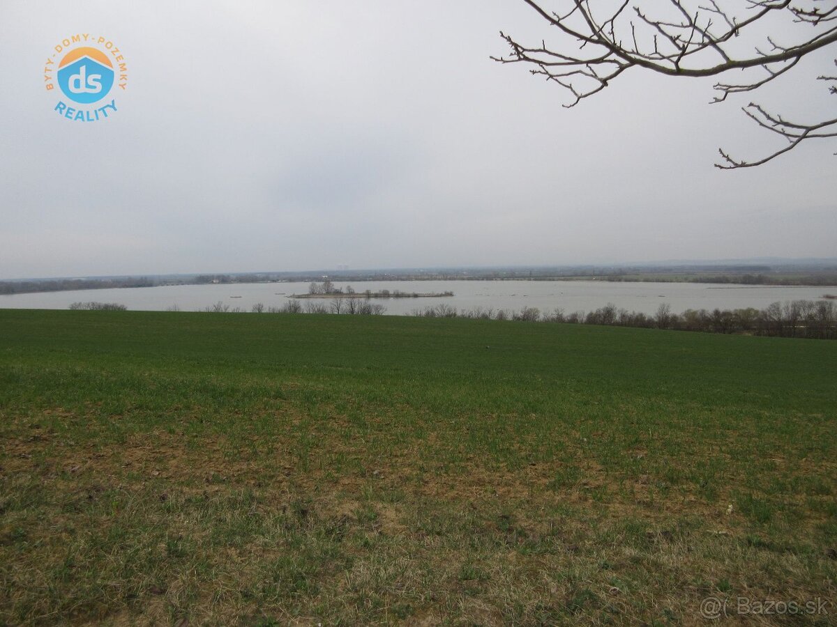 Na predaj záhrada 399 m2 s krásnym výhľadom na vodnú nádrž S - 2