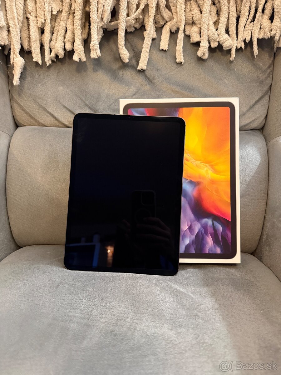 iPad Pro 11” (2.gen.) 256GB wifi cellular + magic keyboard - 2