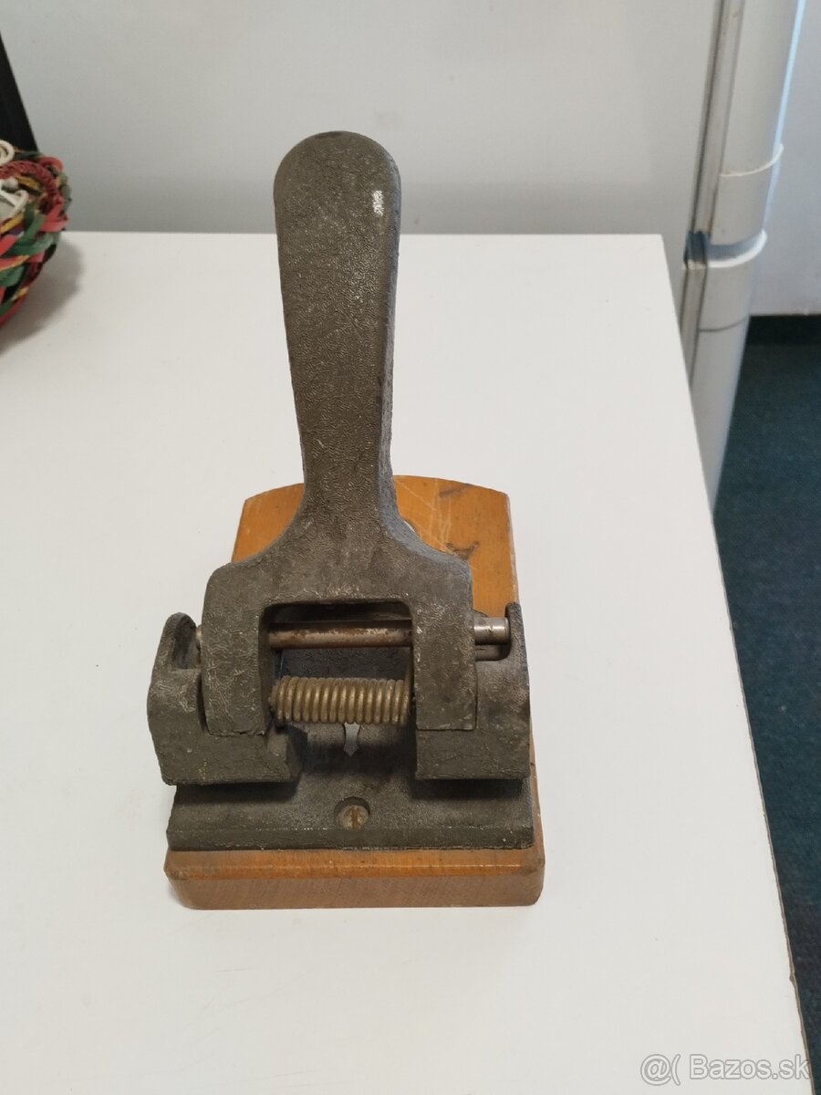 Starožitný dierkovac complex - 2