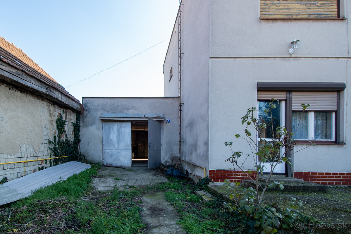 Starší trojpodlažný dom blízko centra - 2