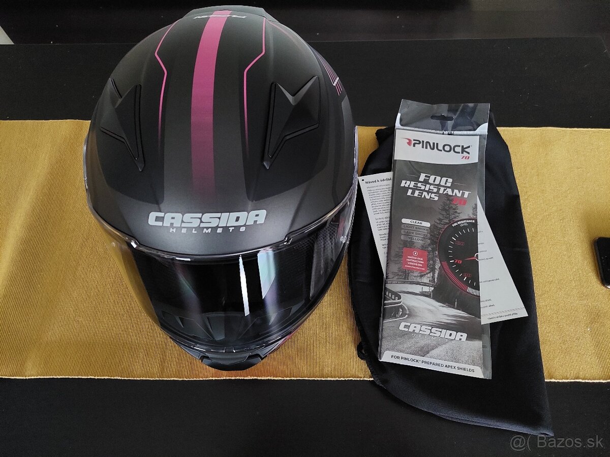 Motorkárska prilba - 2