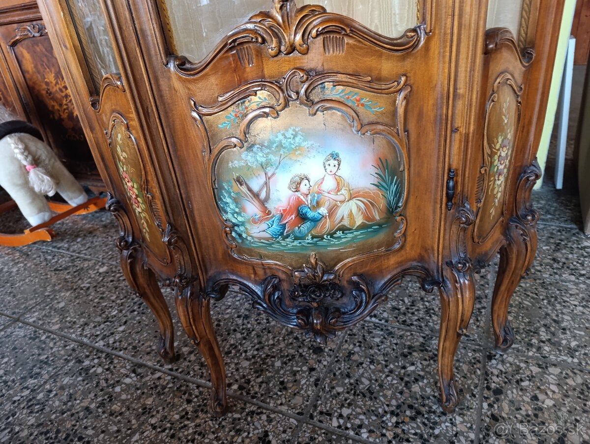 Rohová vitrína - 2