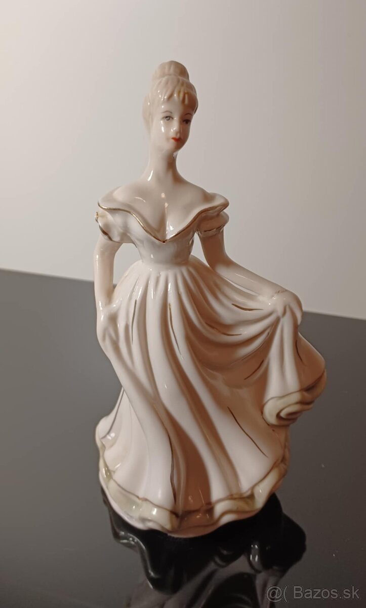 Porcelánová stará soška dáma - 2
