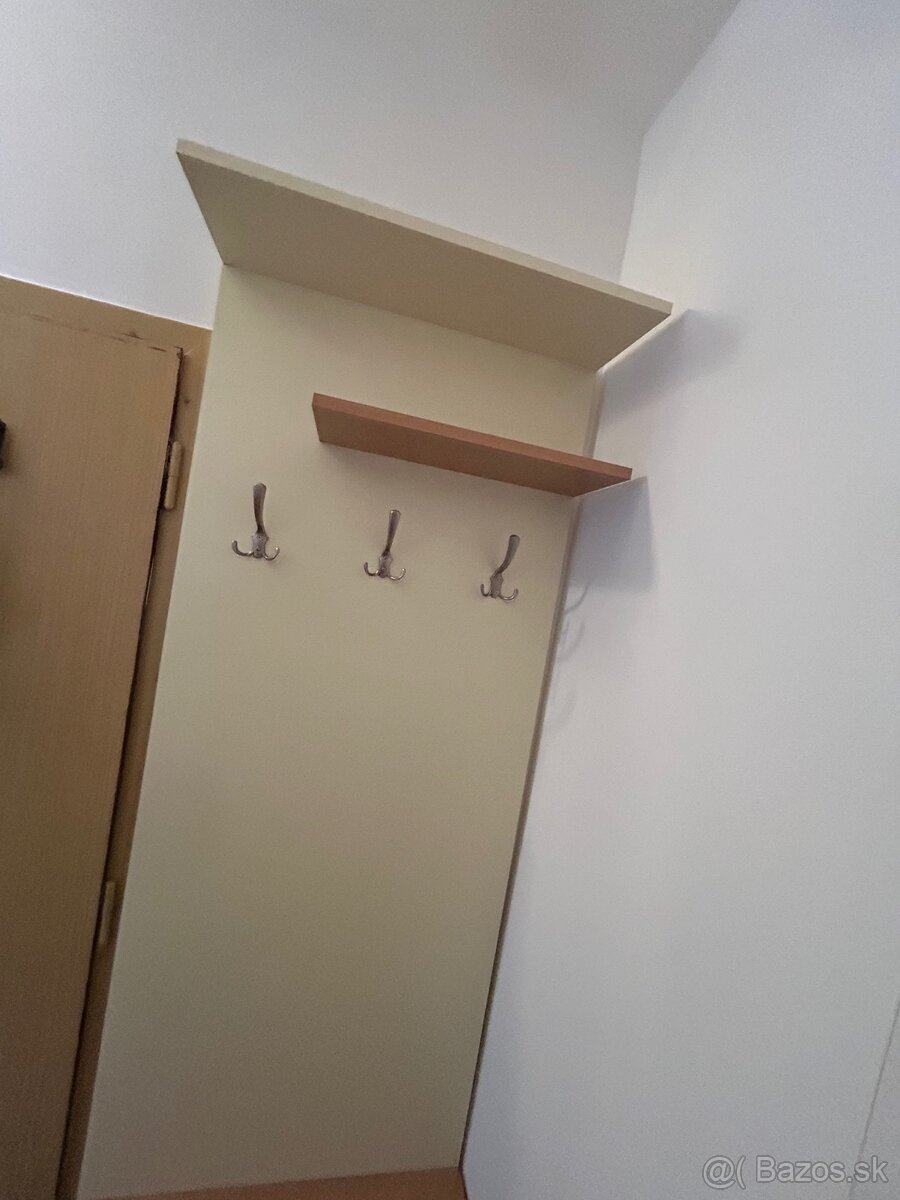 Vešiak a botník - 2