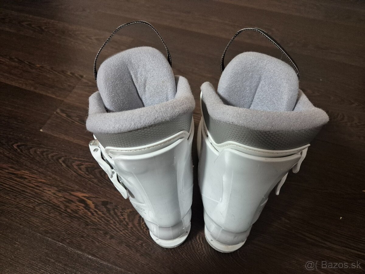 Predam dievcenske lyziarky - 2