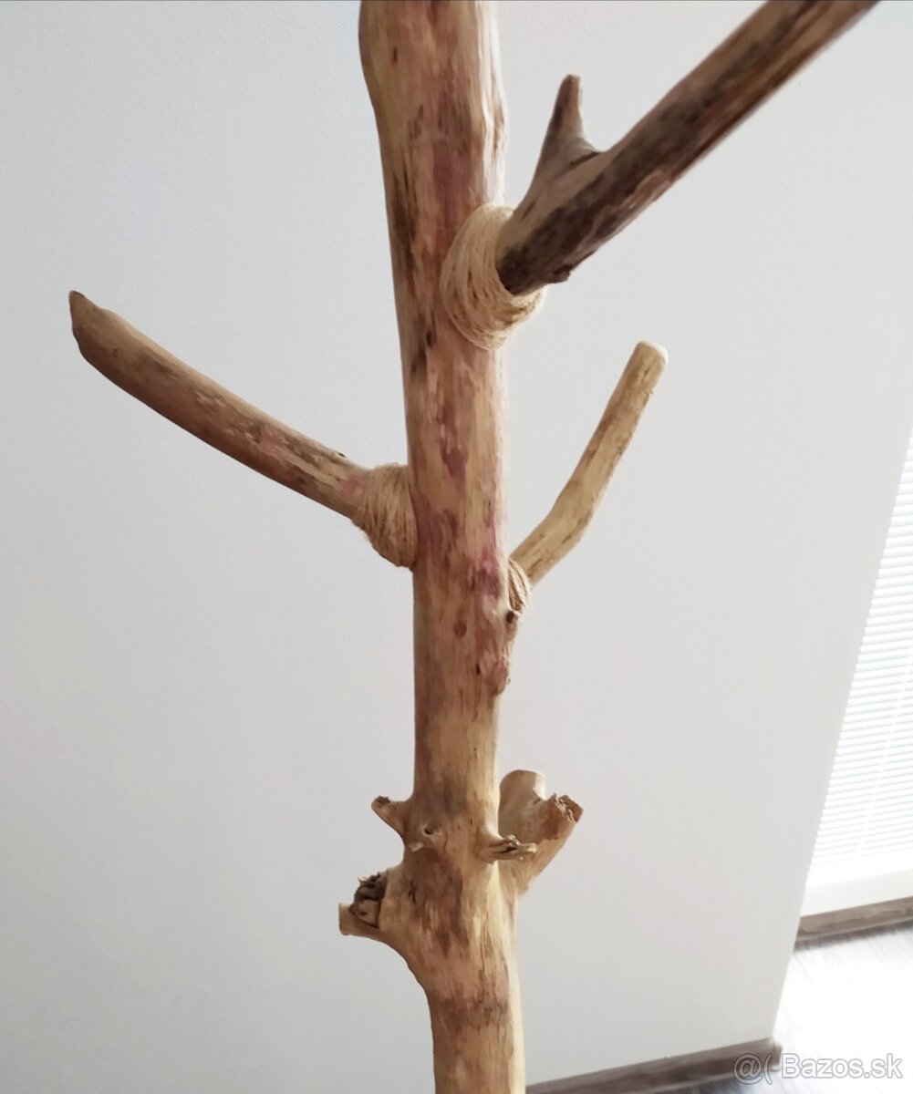 Stojan na šati z naplaveného dreva - 2