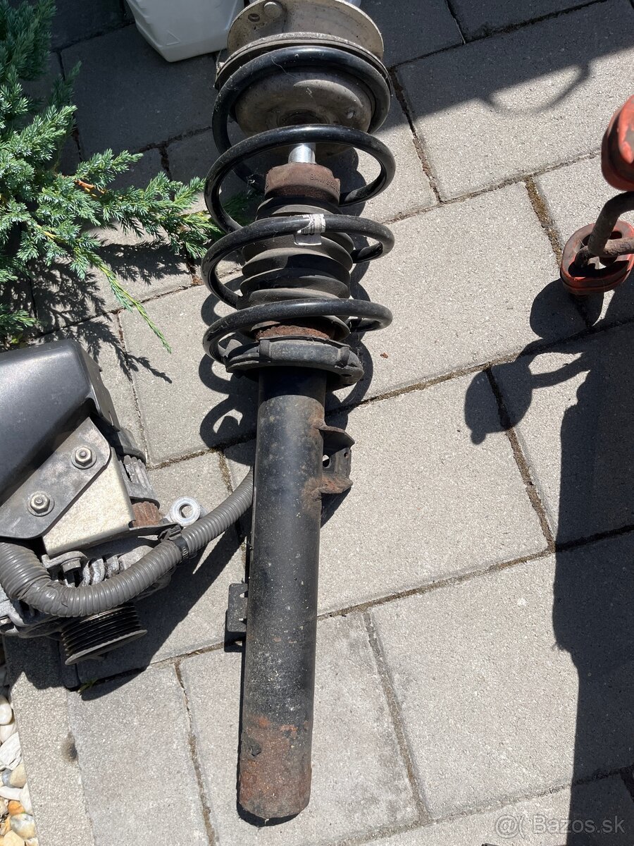 Predám diely BMW e90 Lift 2011 - 2