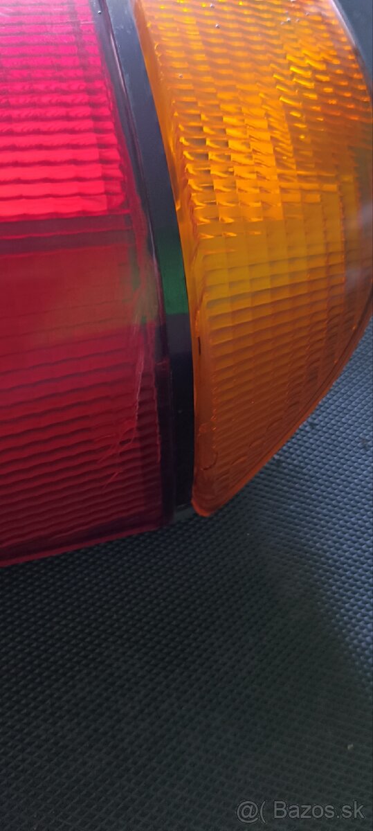 Prave zadne svetlo bmw e32 - 2