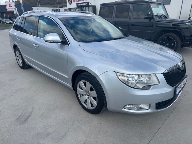 Škoda Superb Combi 2.0 TDI CR 140k Elegance - 2