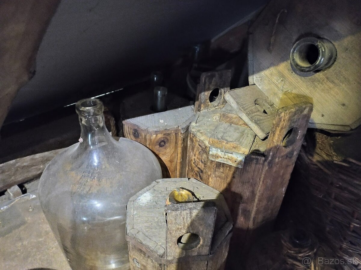 Staré, viac ako 60 ročné demižóny - 2