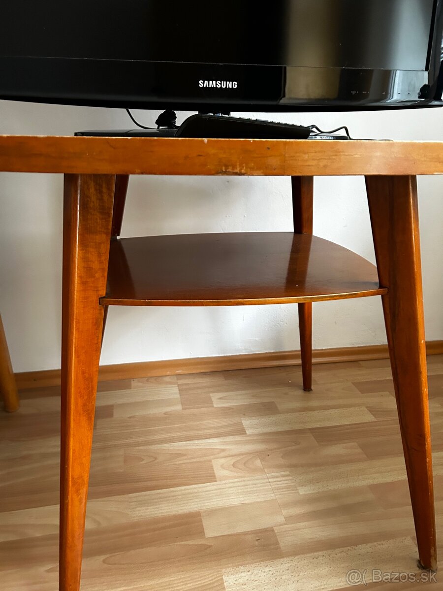 Skriňa, TV stolík, perinák, kreslá, sekretáre - 2