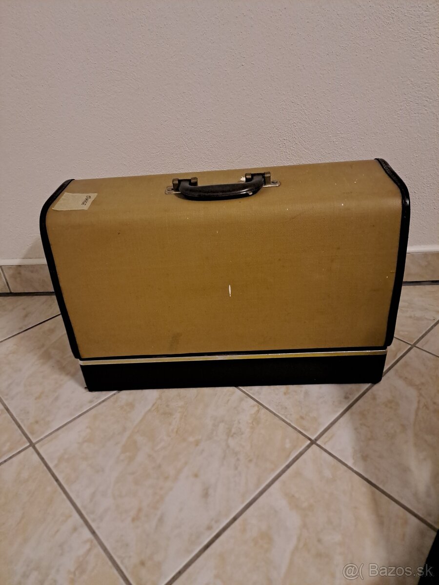 Predam šijací stroj - 2