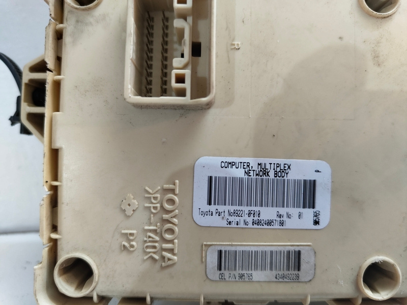 Poistková skrinka Toyota Corolla Verso 89221-0F010 40€ - 2