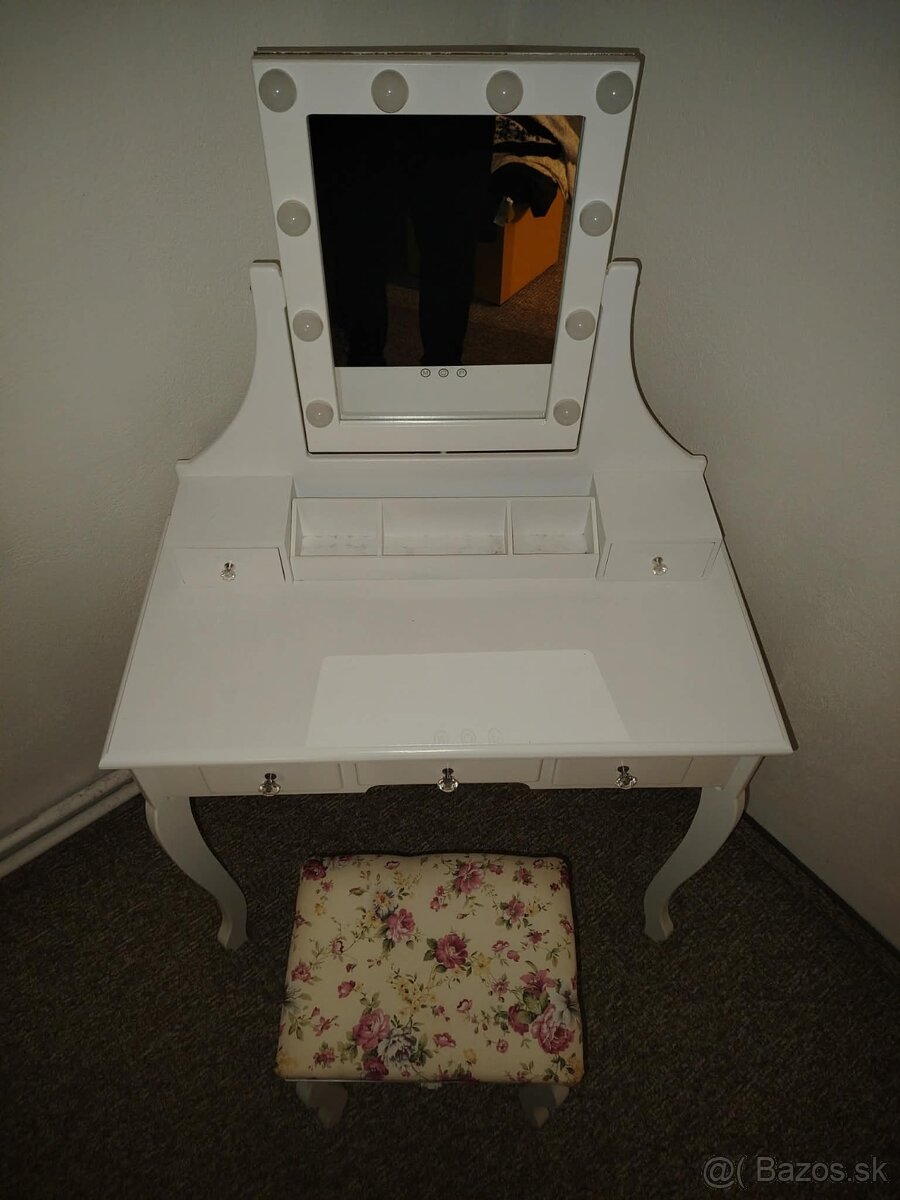 Kozmetický stolík s taburetkou - 2