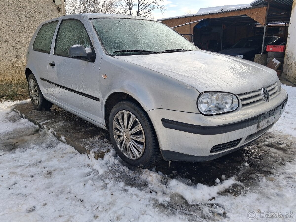 Rozpredám golf 4 trojdverak - 2