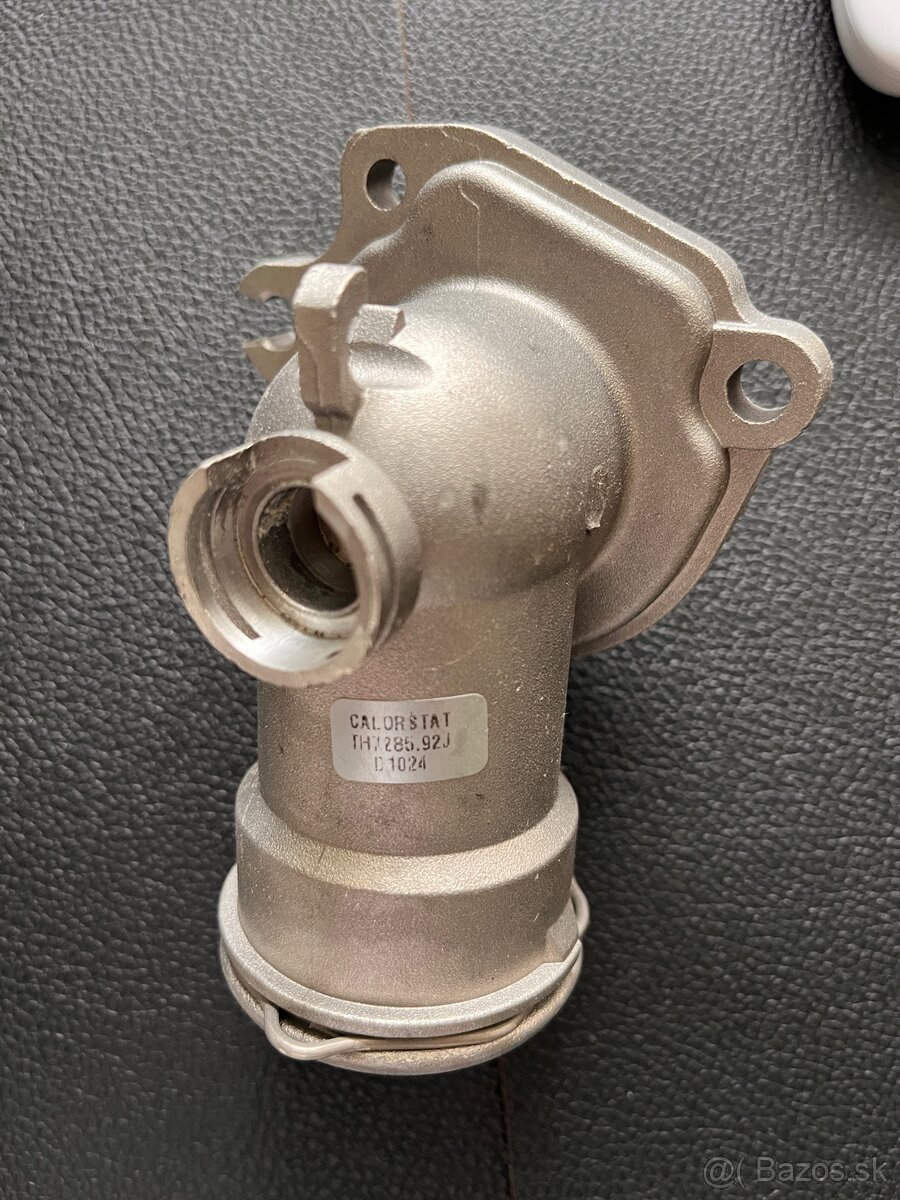 Termostat Mercedes novy - 2
