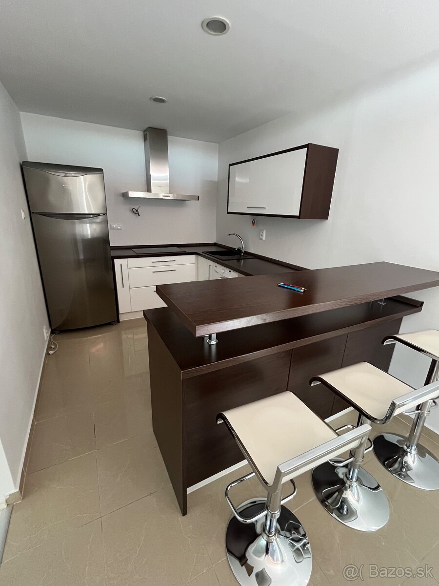 Na prenájom trojizbový byt v meste Dun.Streda - 2