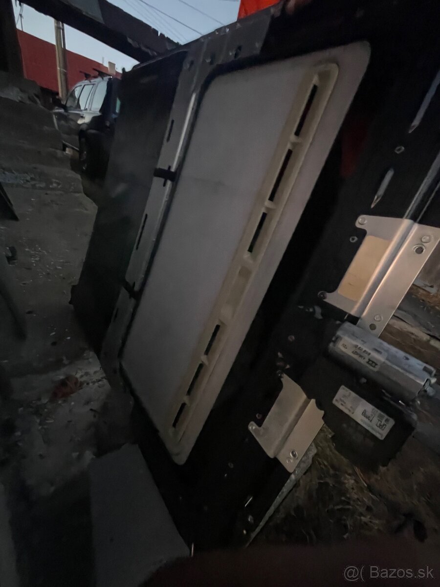 Predám strešné okno na Opel astra 2005 - 2