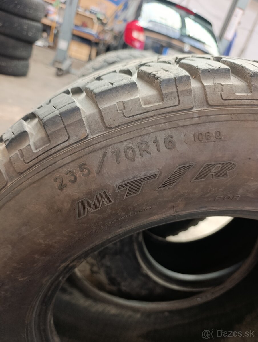 Terénne 235/70r16 - 2