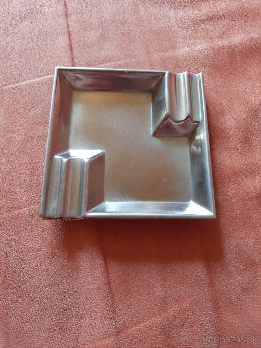 Popolníky Sandrik. - 2