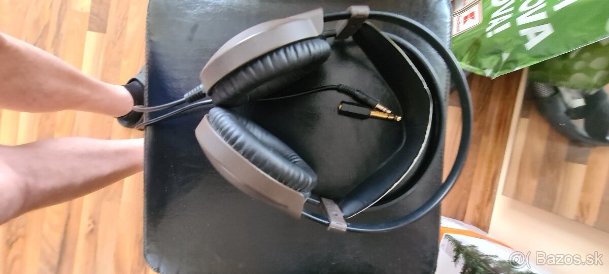 AKG - 2