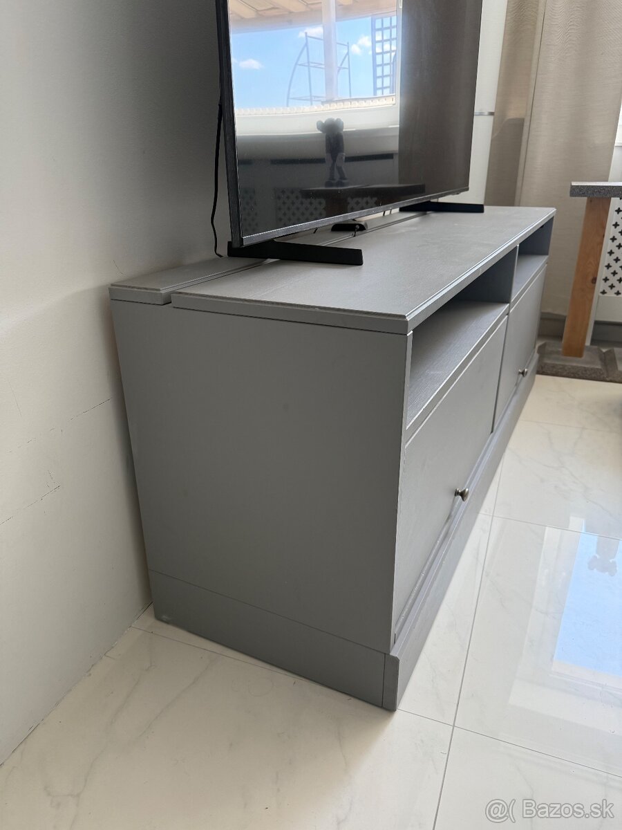 Skrinka pod TV - 2