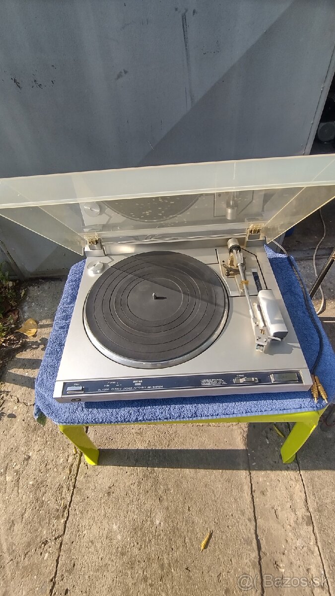 Predám kvalitný gramofón JVC QL -A 200. - 2