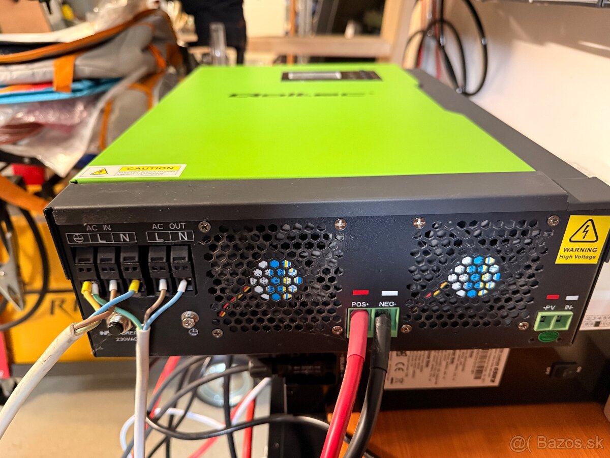Hybridný solárny invertor Qoltec MPPT Mod.53886 - 2