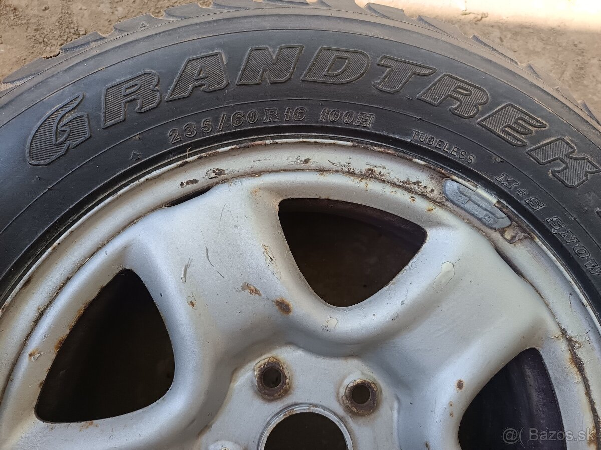 Pneumatika Dunlop 235/60 R16 - 2
