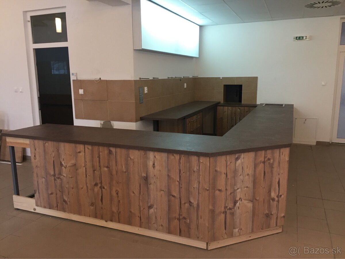 Zariadenie Gastro: Rohový barový pult s príslušenstvom - 2